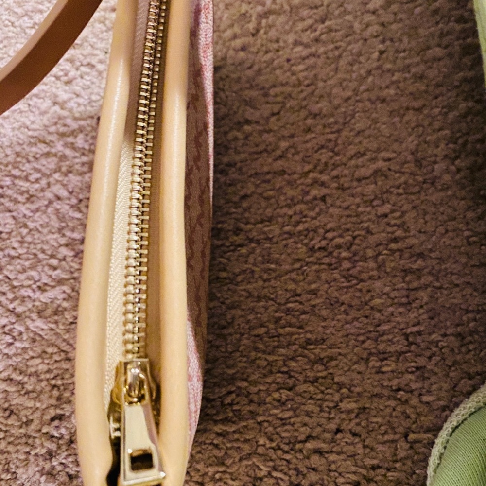 Brand new never used Michael Kors Fannie pack.